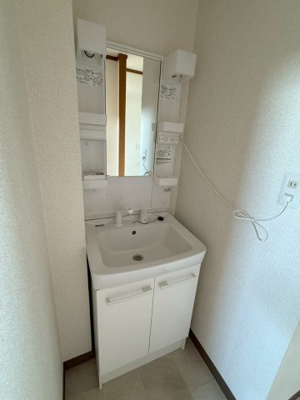 【洗面所】 | シティハイムジュエリーA | コンパクトで使いやすい洗面所