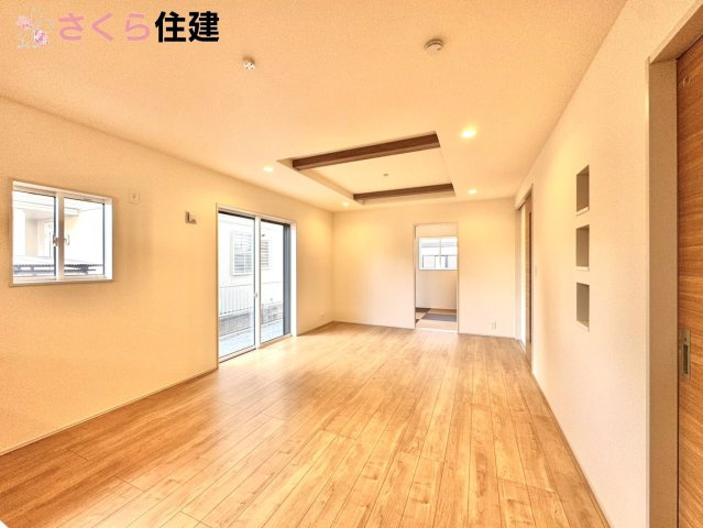 宇都宮市五代３丁目　１棟の居間・リビング|広々18帖LDLは南向きで日当たり良好。ゆったりとした時間の流れる開放的なくつろぎの空間	