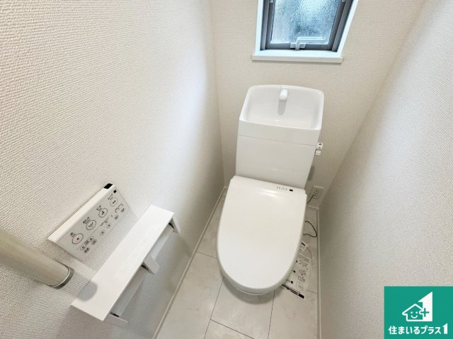 神戸市北区鈴蘭台南町　新築一戸建てのトイレ|1・2階の2ヶ所にあるので、朝の忙しい時間の順番待ちもなく、深夜の利用にも大変便利です。