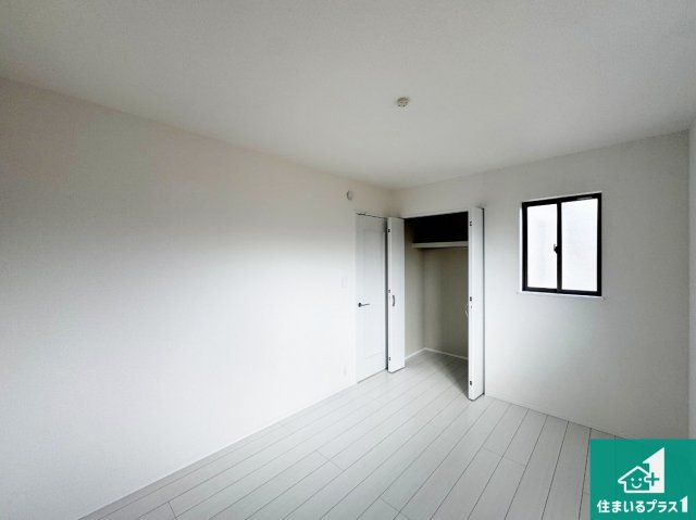 神戸市北区鈴蘭台南町　新築一戸建ての洋室|シンプルな洋室は、自分好みのインテリアが楽しめます♪ご家族とインテリアや家具を選びに行くのは新築購入時の醍醐味の一つです。ぜひお楽しみください♪