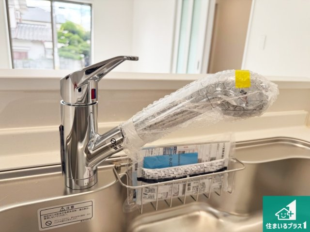 神戸市北区鈴蘭台南町　新築一戸建ての設備|浄水器を内蔵！炊飯時、お茶を作る時に安心してお水を使えます！お湯と冷水、浄水と原水、シャワーの切替えもワンタッチです！