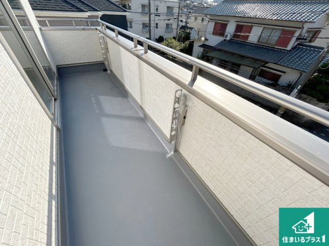 神戸市北区鈴蘭台南町　新築一戸建てのバルコニー|ワイドバルコニーは洗濯物を干すスペースが広いのでご家族が多くても安心！