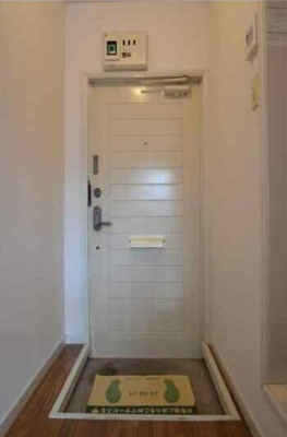 【玄関】 | サンライズ鶴瀬 | 収納もある玄関です