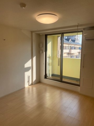 川口市北原台１丁目の賃貸マンションの居間・リビング|ゆったりとした居間です