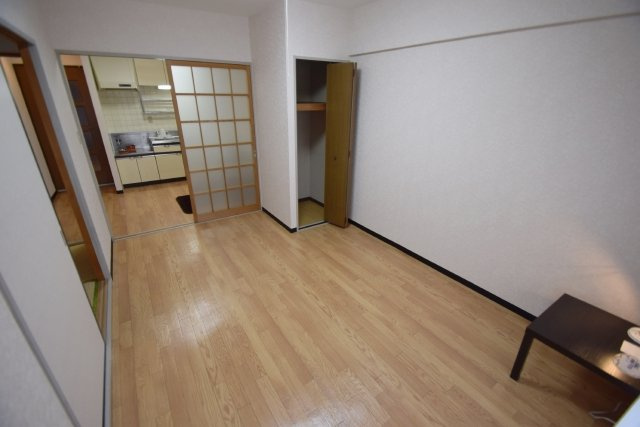 エンリッチＦ1号の洋室|扉を開けてLDKにしてもOK
前回募集時の写真です