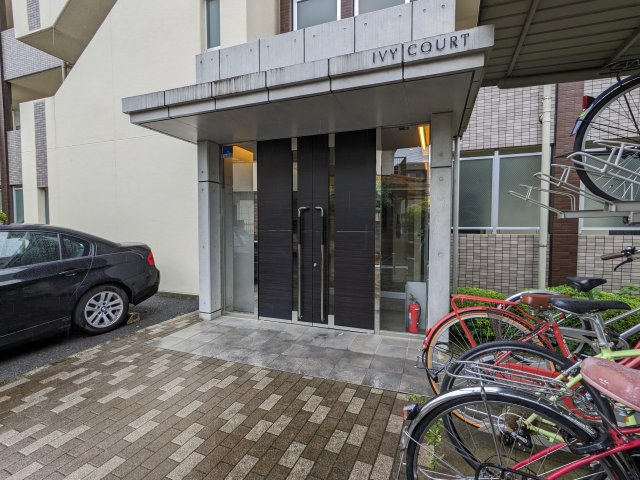 アイビーコートのエントランス|清潔なエントランスです