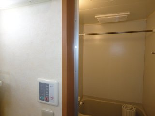 エスポワール壱番館の玄関|浴室乾燥機