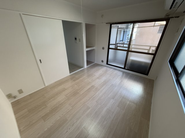 キャロル豊中本町Ⅱの居間・リビング