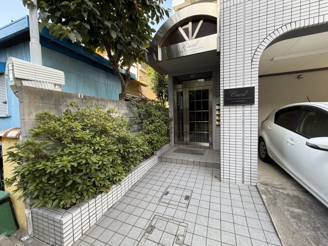 キャロル豊中本町Ⅱのエントランス