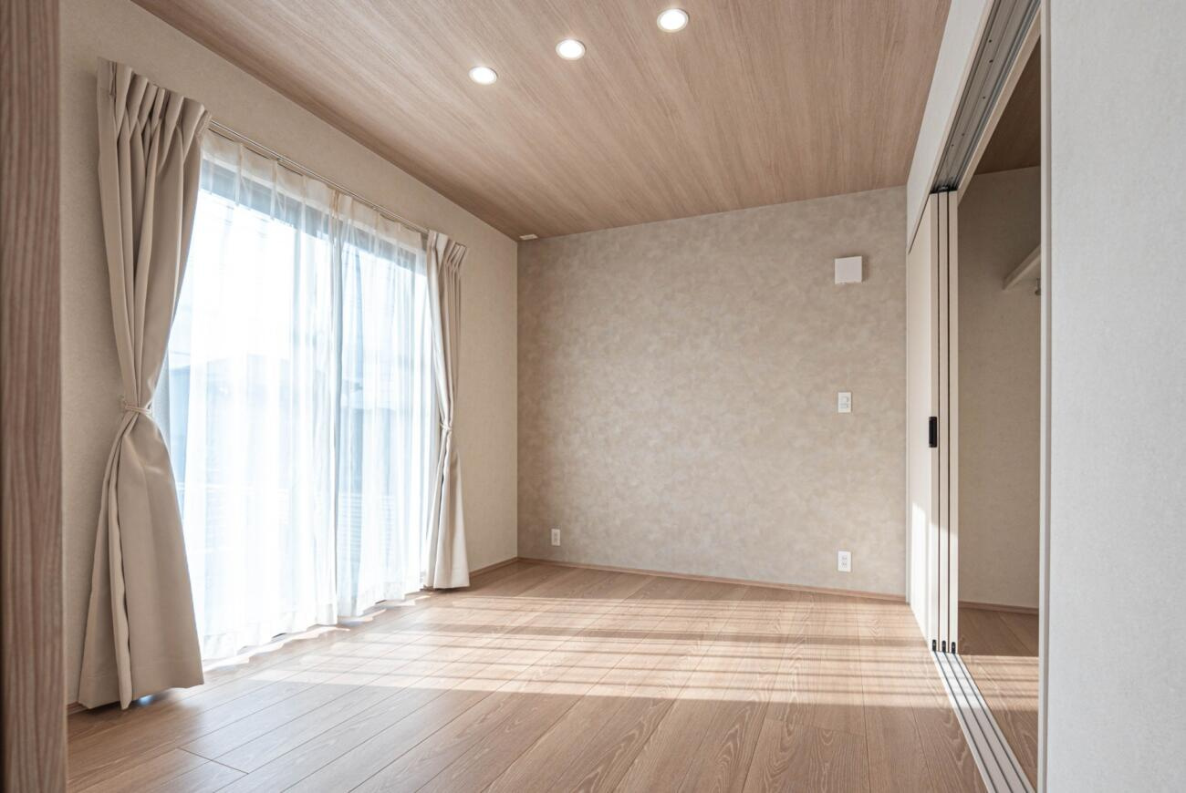 万代ホーム様　未入居の西浜地区　建売り一戸建ての寝室|寝室は6帖＋大型クローゼットで衣類もスッキリ収納