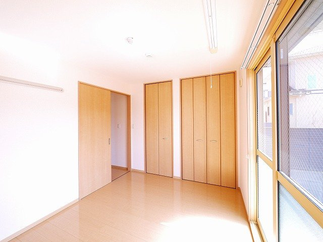 サル　ドセジュールのキッチン|大きめの吊戸棚が便利ですね