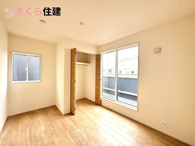 ブルーミングガーデン 下野市川中子　2号棟の洋室|各部屋に収納あります！荷物が多い子育て世代や、趣味道具の多い方にもうれしいですね！