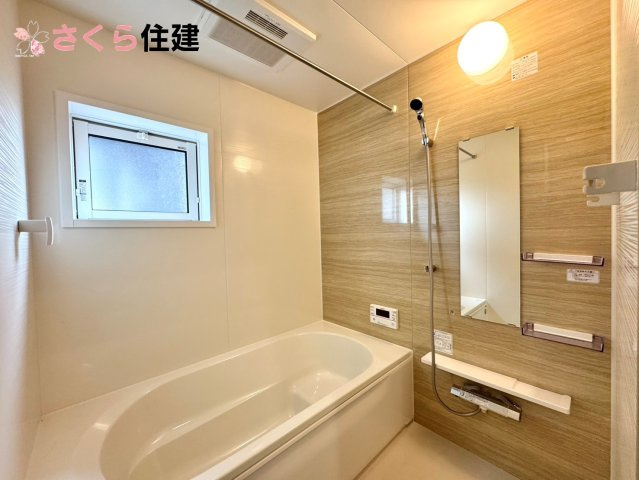 ブルーミングガーデン 下野市川中子　2号棟の浴室|梅雨の時期は大活躍の浴室乾燥機！家族の数だけ増える洗濯物もしっかり乾かせます
