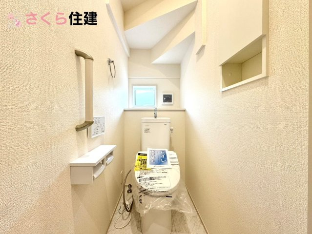 ブルーミングガーデン 下野市川中子　2号棟のその他|同社施工物件の写真です。住まう人も来客も入った時にワクワクをするオシャレな玄関♪ 収納もたっぷり！									
