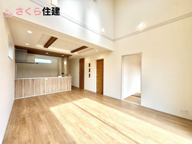 ブルーミングガーデン 下野市川中子　2号棟のその他|同社施工物件の写真です。見せるキッチン。ダイニングとの空間のつながりがスペースのゆとりを生み出します♪										
