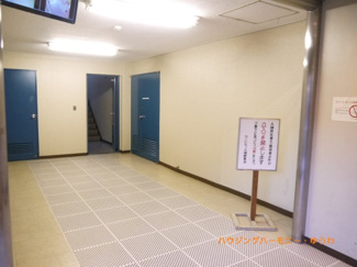 【エントランス】 | 清潔感と歓迎感があるエントランスホールとなります。