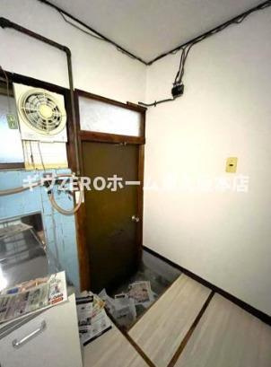 福寿マンションの玄関