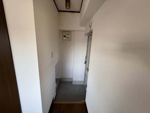 第一尾形マンションの玄関