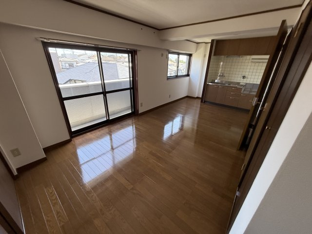 第一尾形マンションの居間・リビング