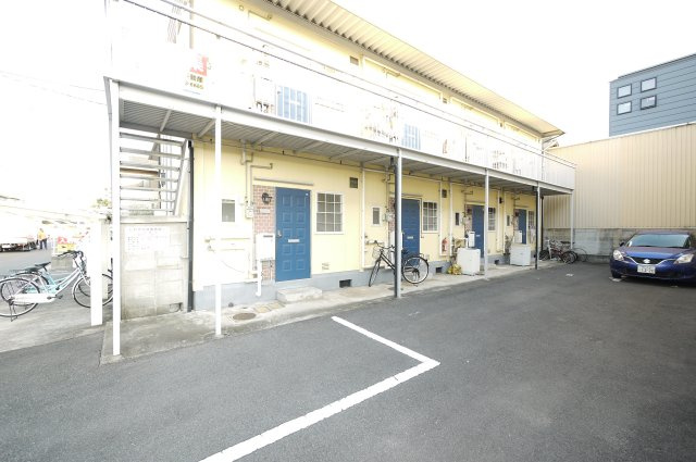 ル・クール東古松Ⅱの駐車場