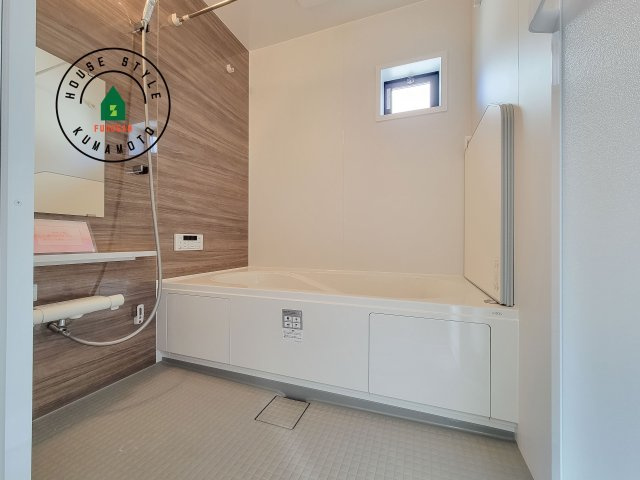 合志市幾久富第1-2棟（2号棟）　の浴室|1日の疲れを癒してくれる広々バスルーム。雨の日のお洗濯にも大活躍な浴室乾燥機付です！