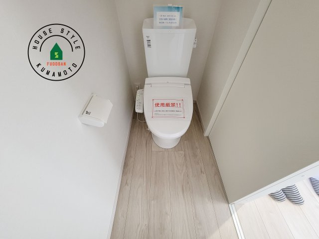 合志市幾久富第1-2棟（2号棟）　のトイレ|温水洗浄便座を完備しております。2ヶ所にトイレがあるのは朝の慌ただしい時間も安心です。