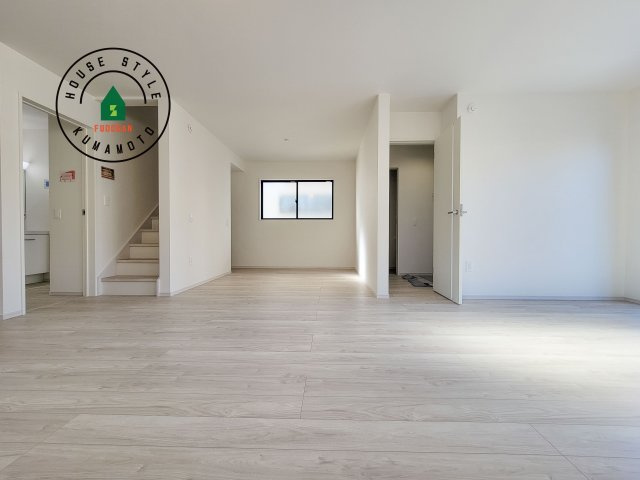 合志市幾久富第1-2棟（2号棟）　の居間・リビング|キッチンからリビングをしっかり確認できます。家族の笑顔があふれる空間になりそうですね。