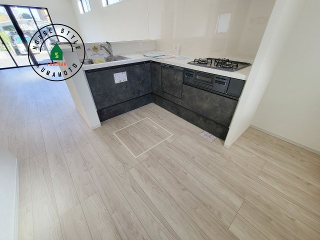 合志市幾久富第1-2棟（2号棟）　のキッチン|ご家族を近くに感じられる対面キッチンのLDK。会話もはずみそうですね。