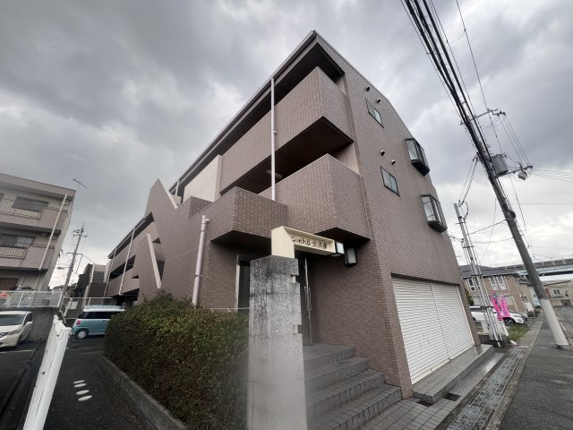 シャトル大久保の外観