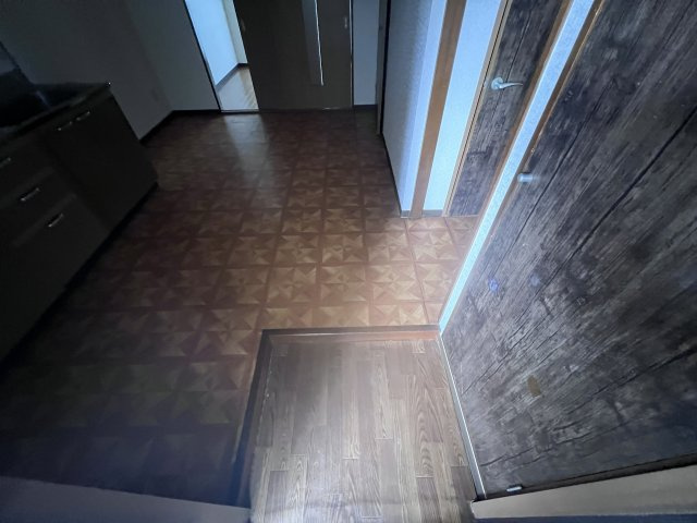 シャトル大久保の玄関