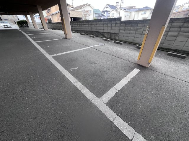 シャトル大久保の駐車場