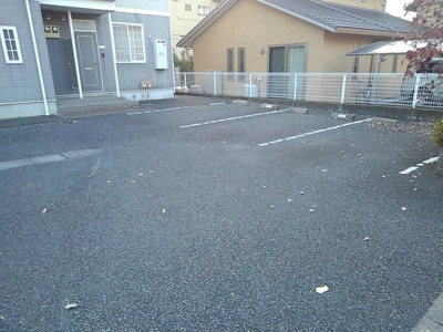 【駐車場】 | ホワイトリリ－Ｂ | カースペースがあります