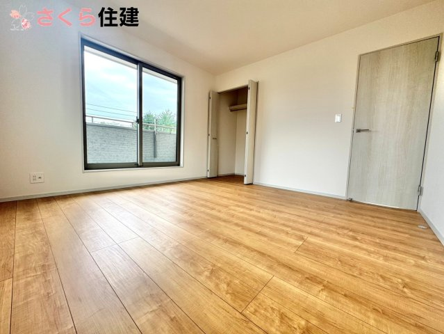いろどりアイタウン栃木市藤岡町藤岡22-P2　２号棟の洋室|各部屋に収納あります！荷物が多い子育て世代や、趣味道具の多い方にもうれしいですね♪