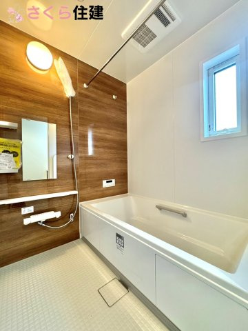 いろどりアイタウン栃木市藤岡町藤岡22-P2　２号棟の浴室|梅雨の時期は大活躍の浴室乾燥機！家族の数だけ増える洗濯物もしっかり乾かせます