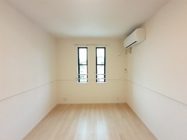 ヒカルサ富山水橋の内装|明るい色調の室内です