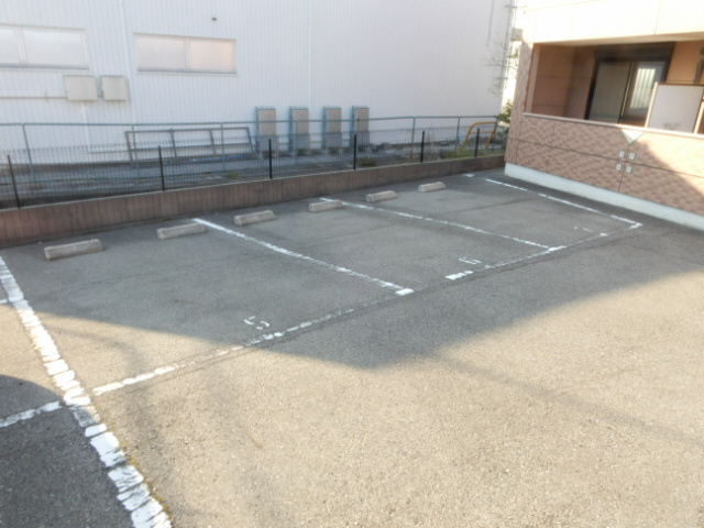 アルコバレーノ白水の駐車場