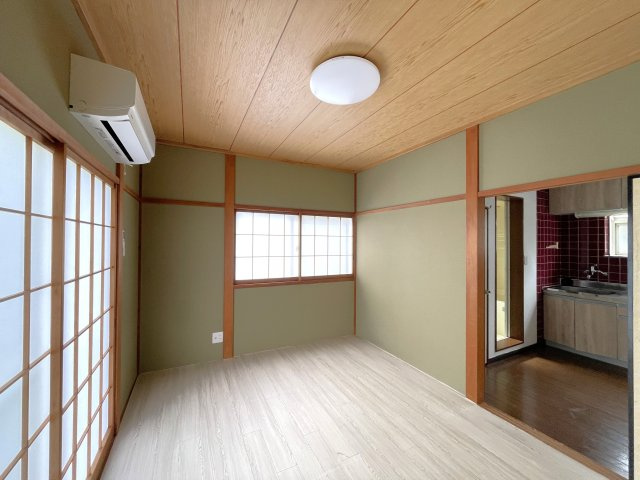 エナジーコーポの洋室