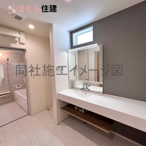 宇都宮市下戸祭１丁目　１号棟の内観：施工例|同社施工物件の写真です。お洒落なオープンサニタリー。					
