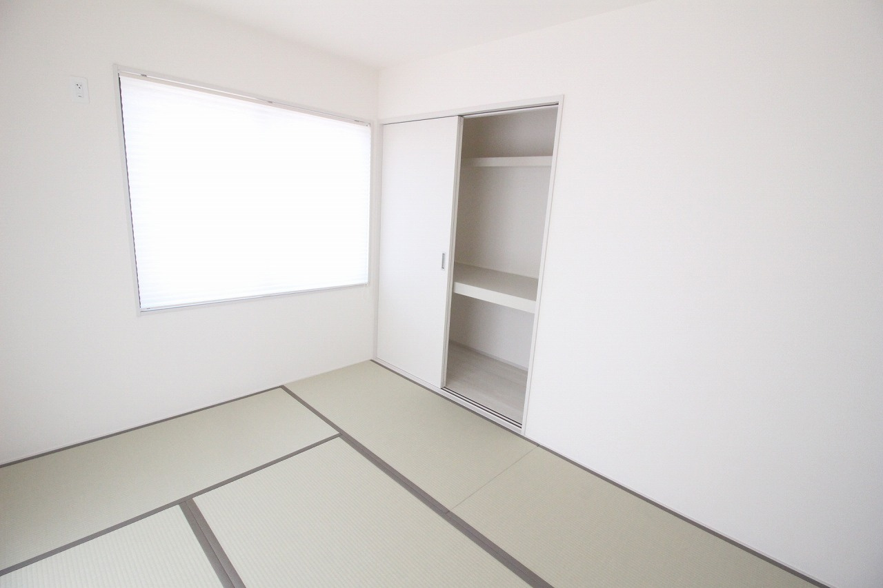小山市西城南7丁目　第5　2号棟の和室|押入れ収納付きで布団や小物もすっきり片付く和室。生活スタイルに合わせて多目的に使えます！