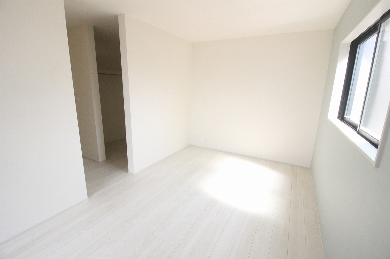 小山市西城南7丁目　第5　2号棟の寝室|広々とした主寝室は家具の配置がしやすく、ゆったりとした時間を過ごせます。