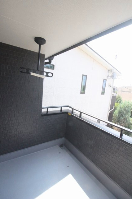 小山市西城南7丁目　第5　2号棟のバルコニー|南東向きのバルコニーは洗濯物がよく乾き、日常の家事も快適にこなせます。