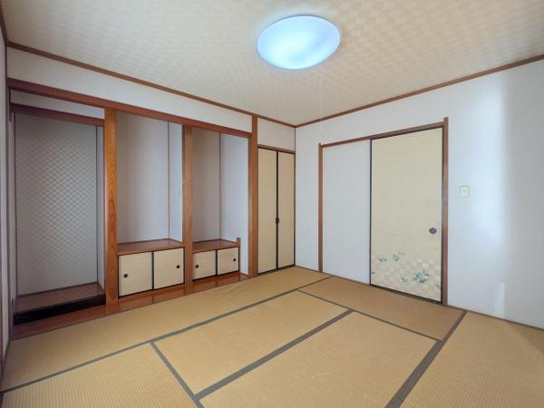 望みが丘　中古の和室|落ち着いた雰囲気の和室は障子から差し込む自然光が魅力的です。収納スペースも設けられておりすっきりとした印象があります。畳がしっかりと敷かれていて和の趣を感じられます。