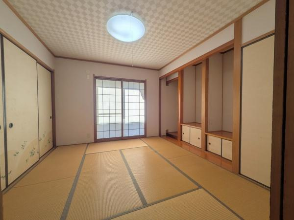望みが丘　中古の和室|落ち着いた雰囲気の和室です。障子からやわらかな光が入り開放感を感じられます。ふすまにはさりげない絵柄が施されています。畳の感触を楽しめる空間です。隣室とのつながりも魅力的です。