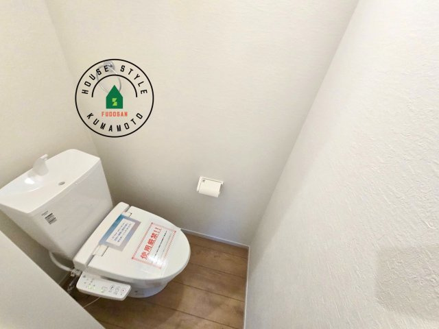 熊本市東区御領3丁目第1-3棟（1号棟）　の内観：施工例|温水洗浄便座を完備しております。2ヶ所にトイレがあるのは朝の慌ただしい時間も安心です。