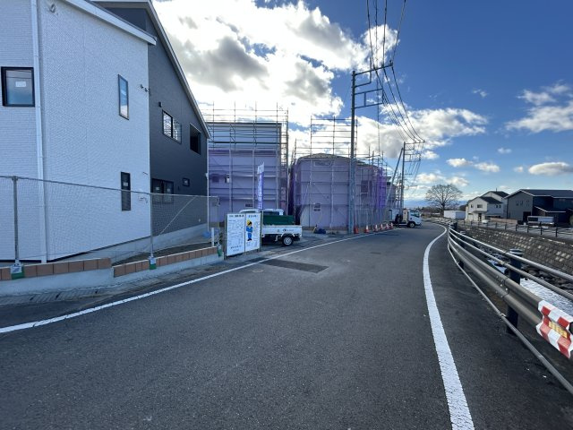 新築　前橋市富士見町時沢第3　2号棟の前面道路含む現地写真|現地写真　北西側接道幅員約6ｍ　