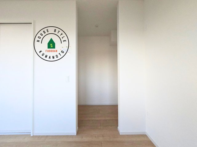 熊本市東区御領3丁目第1-3棟（3号棟）　の収納|洋服や大きな荷物が多い方や人数の多いご家族などは、一般的なクローゼットよりもウォークインクローゼットのほうが使い勝手が良いです。