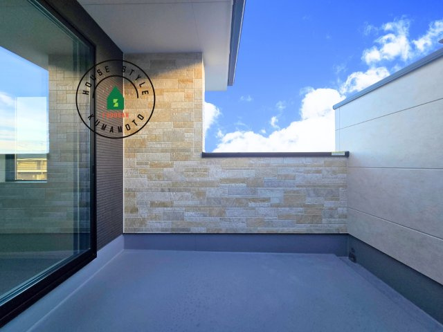 熊本市東区御領3丁目第1-3棟（3号棟）　のバルコニー|風をしっかりと感じられるバルコニーでは、毎日が洗濯日和です。広々としているので洗濯も楽しくなるでしょうし、気分転換にバルコニーからの眺めを楽しむのもいいでしょう。