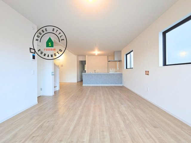 熊本市東区御領3丁目第1-3棟（3号棟）　の居間・リビング|キッチンからリビングをしっかり確認できます。家族の笑顔があふれる空間になりそうですね。