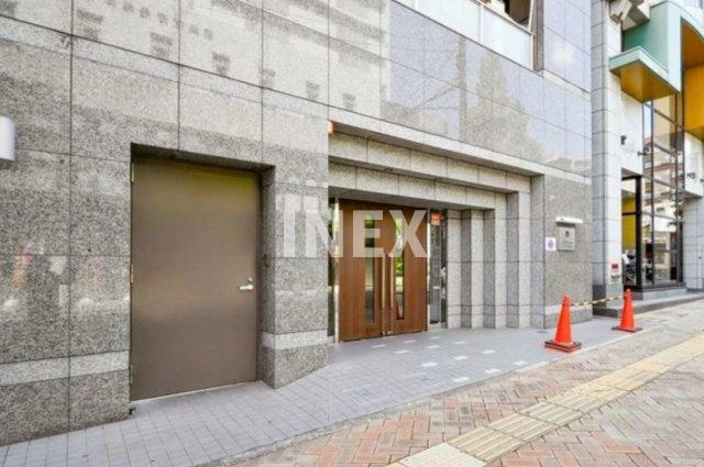 横浜市中区野毛町３丁目の賃貸マンションのエントランス