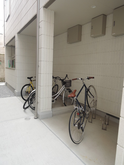 フラット中目黒のその他共用部分|★屋根付き駐輪場★